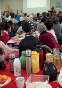 Un café-croissant pendant le culte ? Ça vous tente ?