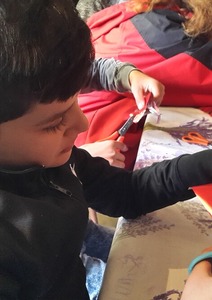 Avec des familles roms, un Noël à plusieurs voix