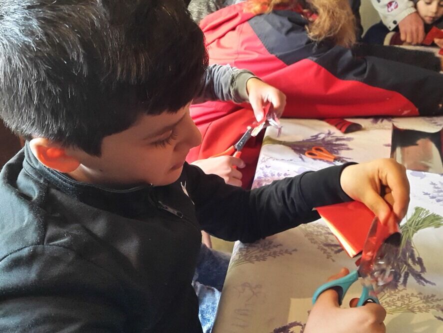 Avec des familles roms, un Noël à plusieurs voix