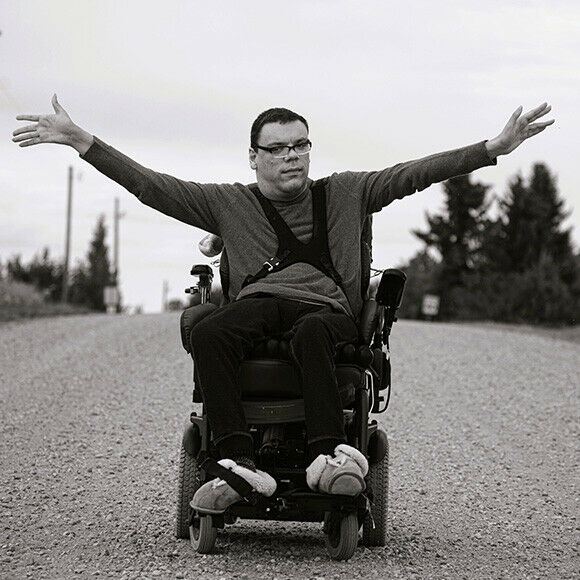 En France, 610 000 personnes ont besoin d’un fauteuil roulant pour se déplacer © Tristan Sostéric / Unsplash En France, 610 000 personnes ont besoin d’un fauteuil roulant pour se déplacer © Tristan Sostéric / Unsplash