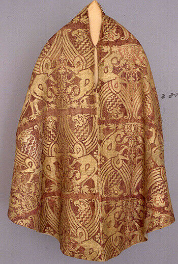 Chasuble de saint Yves (XIe-XIIe siècles) dont le tissu vient de l’Espagne musulmane
