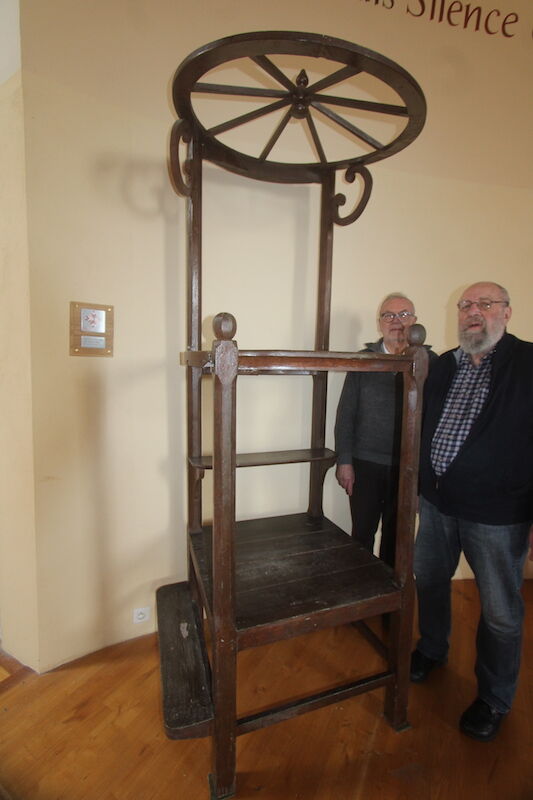 La chaire du Désert du temple de Chalencon