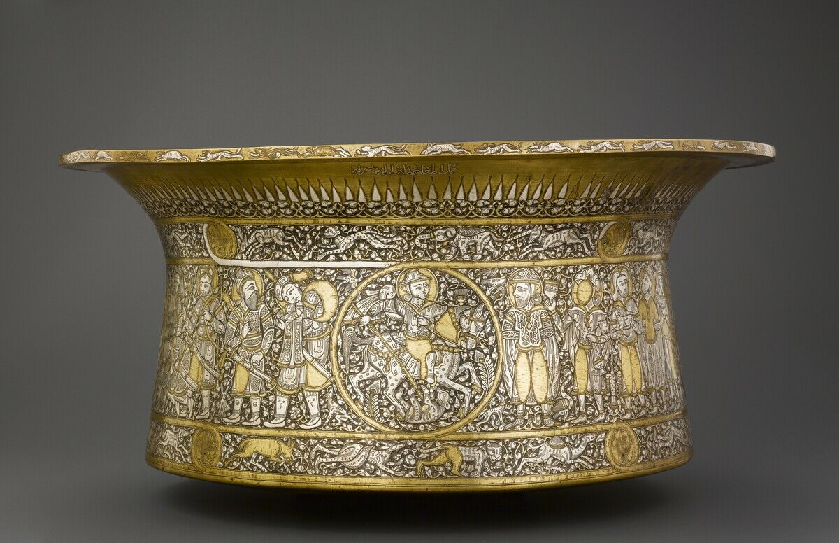 Bassin en cuivre ciselé, incrusté d'or et d'argent appelé baptistère de st Louis (vers 1330-1340)