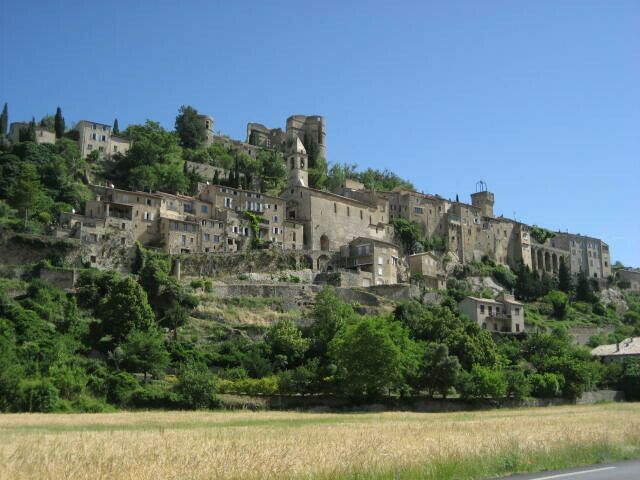 Le village perché de Montbrun-les-Bains