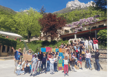 Photo de groupe avec les enfants