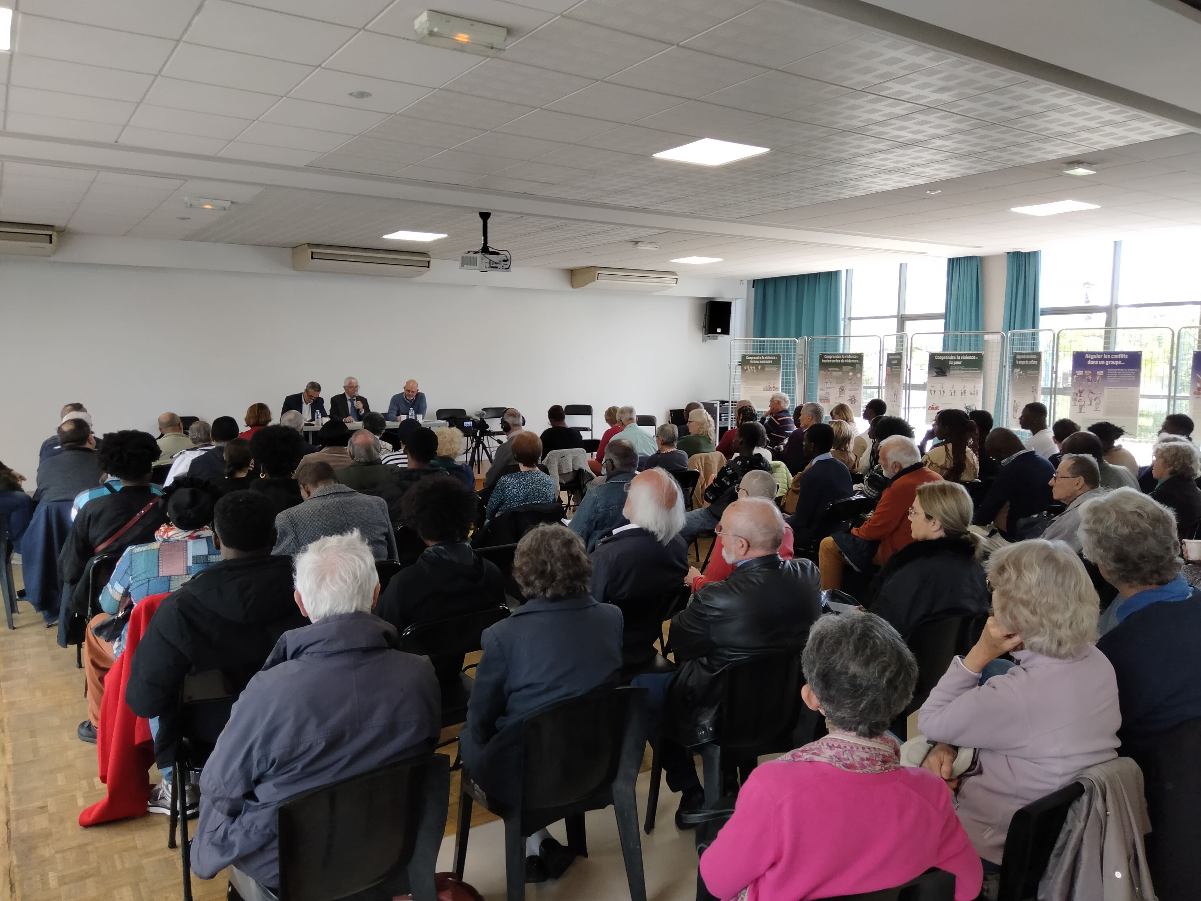 Témoigner pour la non-violence à Melun