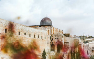 © Cole Keister/Unsplash