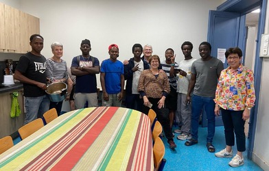 Accueil de jeunes migrants sans abri en recours de minorité