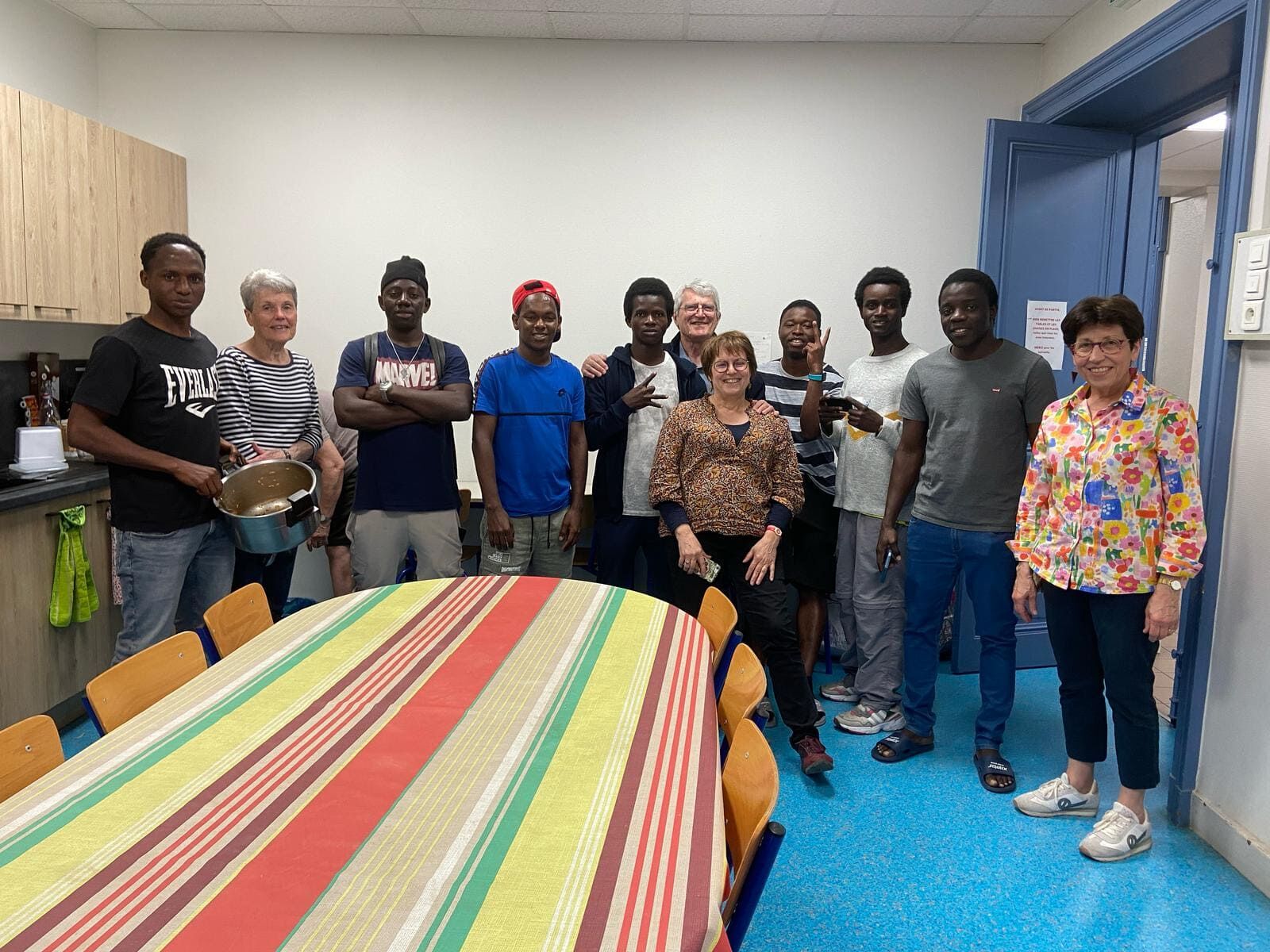 Accueil de jeunes migrants sans abri en recours de minorité