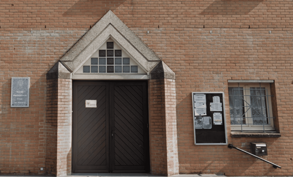 Photo de l'entrée et de la façade du temple aujourd'hui