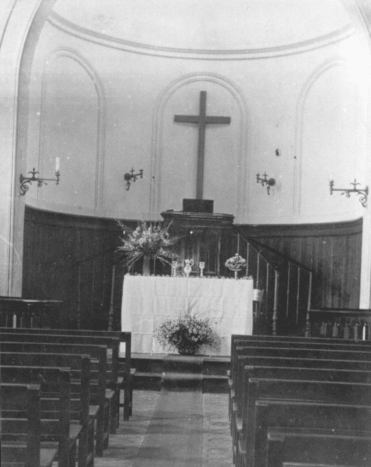 Cliché en noir et blanc de l'ancien temple