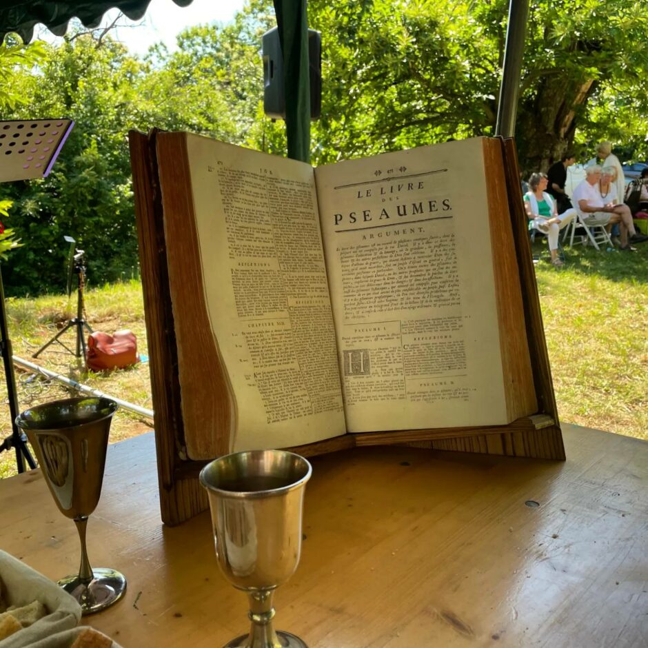 Assemblée sous les châtaigniers du Bouschet de Pranles