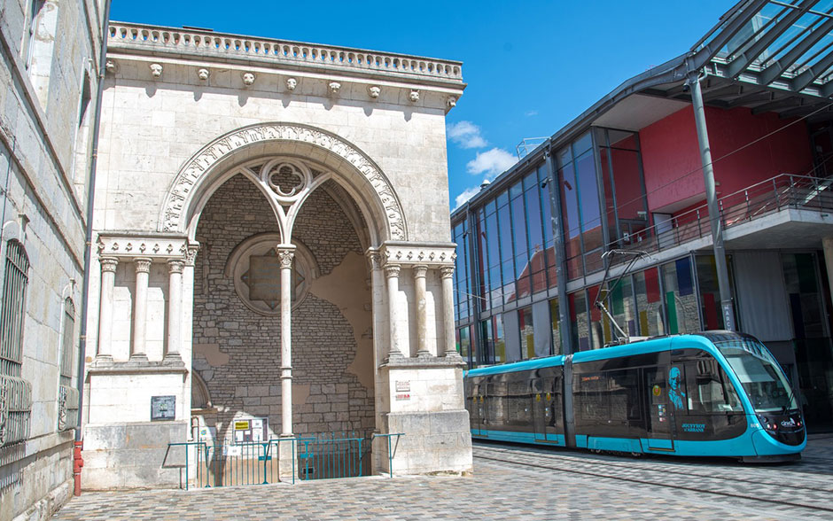 Besançon : visites audio-guidées et exposition au temple du Saint-Esprit